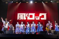 乃木坂46とサンボマスター。（撮影：石井麻木）