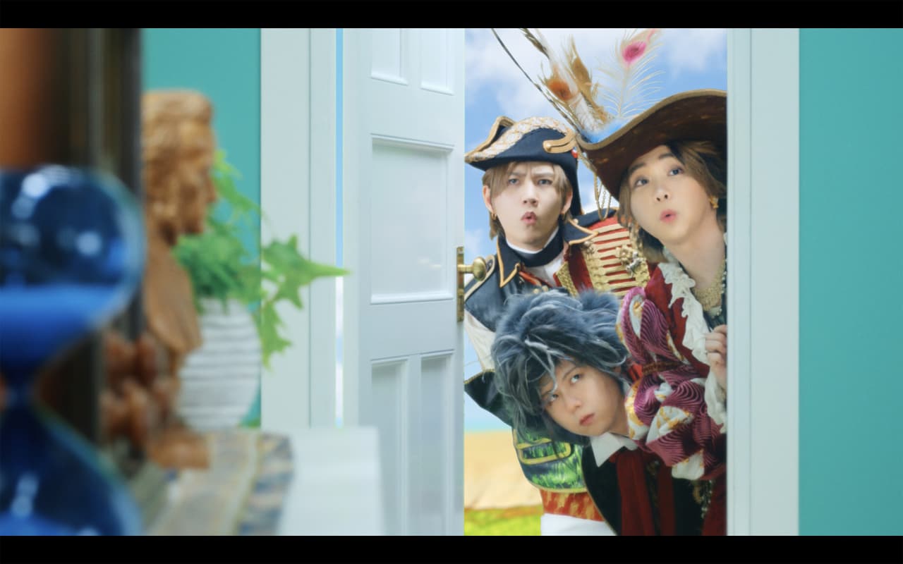 Mrs. GREEN APPLEがコロンブス、ナポレオン、ベートーヴェンに変身！類人猿とパーティ