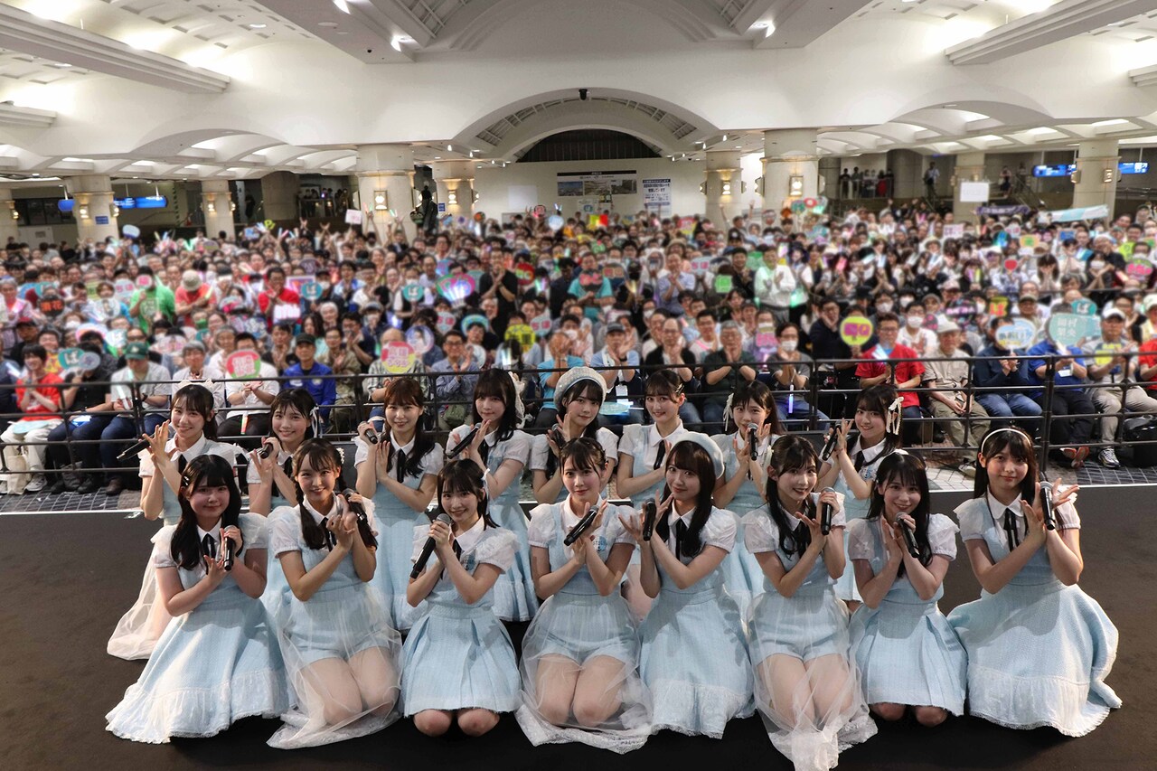 STU48、1stアルバム発売日に広島駅でライブ披露「本当に感謝の気持ちでいっぱい」