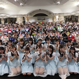 STU48、1stアルバム発売日に広島駅でライブ披露「本当に感謝の気持ちでいっぱい」