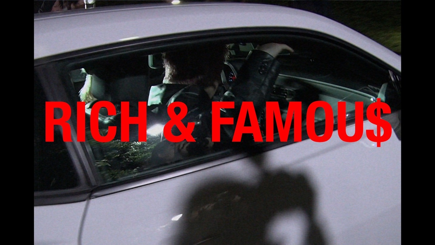 SATOH「Rich & Famous」ミュージックビデオより。