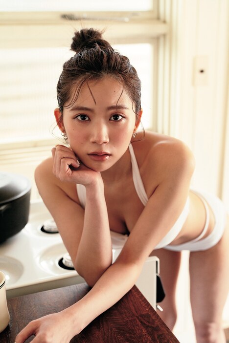 奈良未遥（NGT48）1st写真集「こんな風に見られているのか？」より。(c)blueprint（撮影：下屋敷和文）