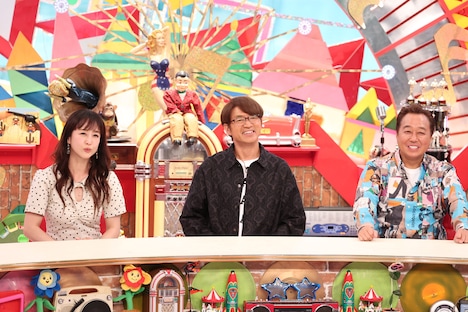 左から相田翔子、大竹一樹（さまぁ～ず）、三村マサカズ（さまぁ～ず）。(c)フジテレビ