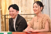 左から有吉弘行、池田美優。(c)TBS