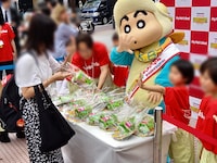 クレヨンしん
ちゃんが登場したサンプリングイベントの様子。