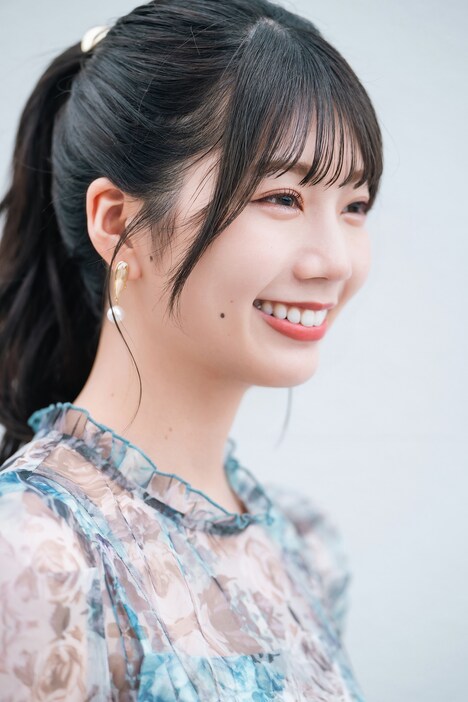 高本彩花（日向坂46）のほくろがオリオン座に見えるというアングル。