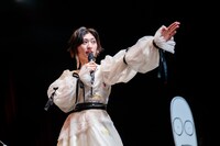 目分量で会場をざっくり2つに分ける小林歌穂。