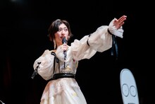 目分量で会場をざっくり2つに分ける小林歌穂。