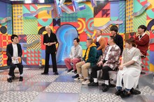 左から粗品（霜降り明星）、ラウール（Snow Man）、せいや（霜降り明星）、松尾駿（チョコレートプラネット）、岡部大（ハナコ）、長田庄平（チョコレートプラネット）、秋山寛貴（ハナコ）、丸山礼、菊田竜大（ハナコ）。(c)フジテレビ