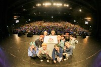 INIとMINI。 (c) LAPONE Entertainment