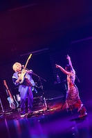 坂本遥（G）とFurui Riho。（Photo by tatsuki nakata）