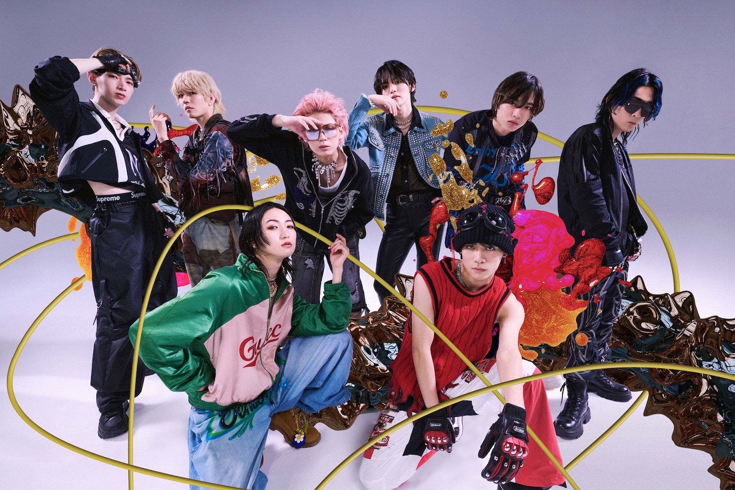 「GET STUPID」に参加するXYのダンス＆ボーカルメンバー8人。