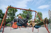 雑誌「散歩の達人」2024年7月号より、ILMARIとRYO-Z。（撮影：逢坂聡）