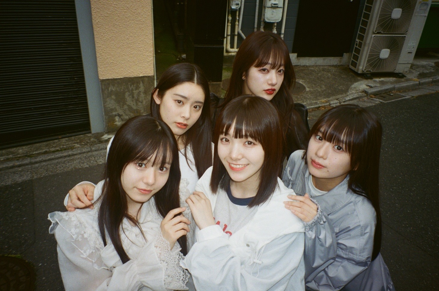 中山莉子が撮影した私立恵比寿中学（妹）のアーティスト写真。