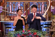 左から池田美優、川島明（麒麟）。 (c)フジテレビ