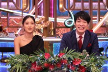 左から池田美優、川島明（麒麟）。 (c)フジテレビ