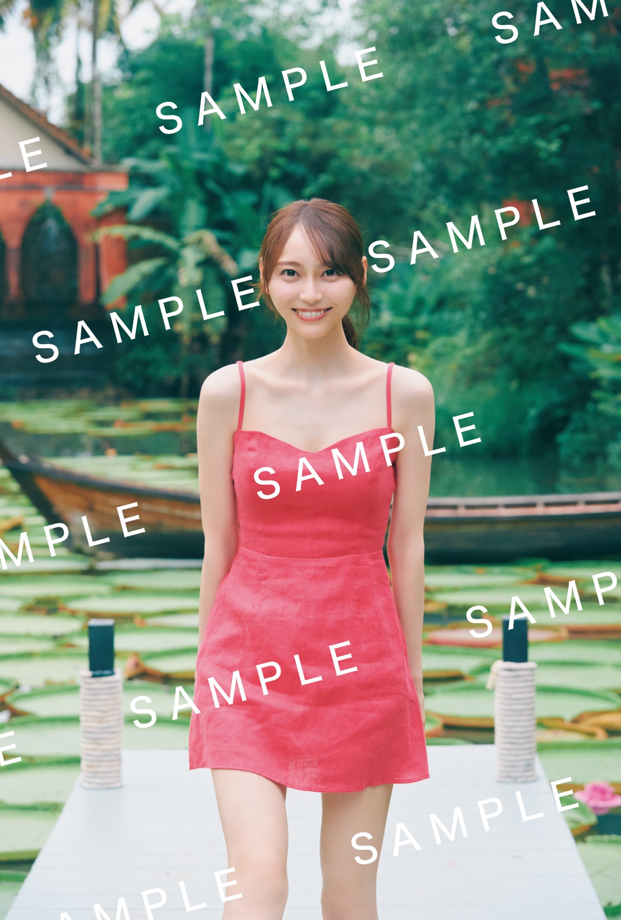 弓木奈於（乃木坂46）1st写真集「天使だったのか」乃木坂46 Mobile特典のポストカード画像（撮影：三瓶康友 / ワン・パブリッシング）
