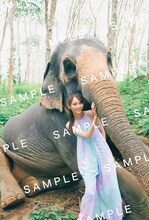 弓木奈於（乃木坂46）1st写真集「天使だったのか」SHIBUYA TSUTAYA特典のポストカード画像（撮影：三瓶康友 / ワン・パブリッシング）