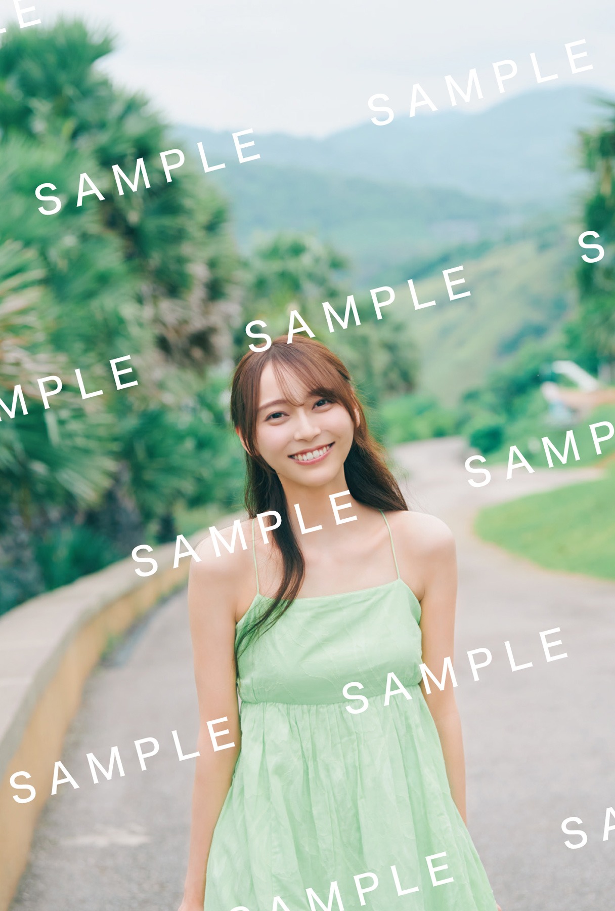 弓木奈於（乃木坂46）1st写真集「天使だったのか」星野書店特典のポストカード画像（撮影：三瓶康友 / ワン・パブリッシング）