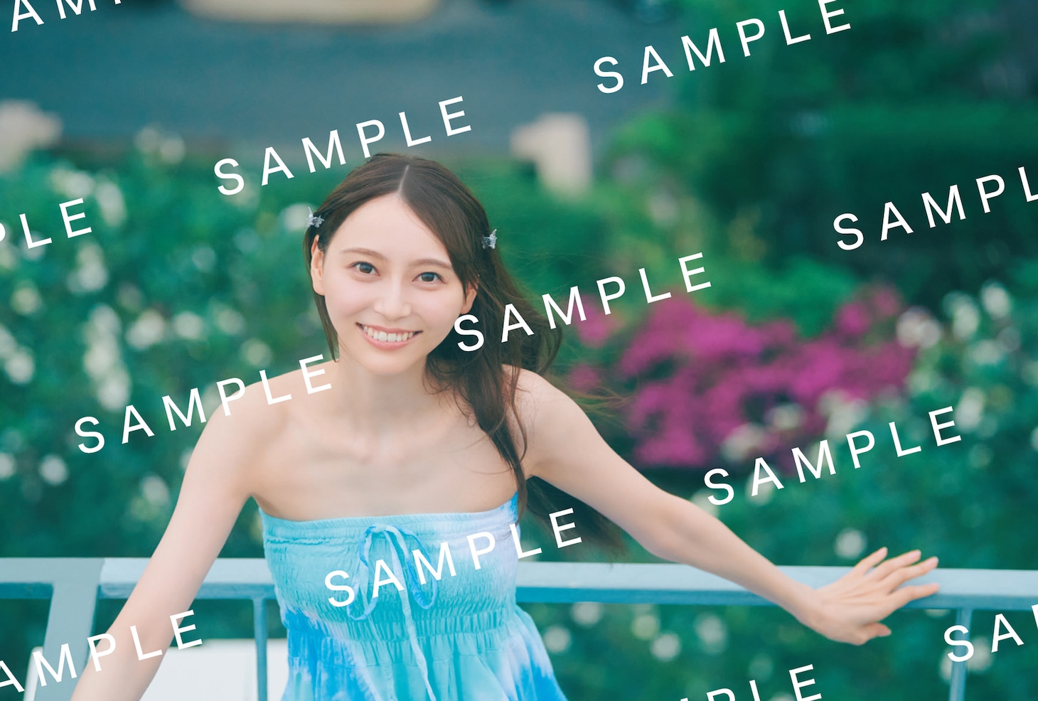 弓木奈於（乃木坂46）1st写真集「天使だったのか」くまざわ書店特典のポストカード画像（撮影：三瓶康友 / ワン・パブリッシング）