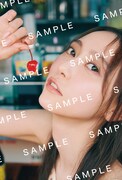 弓木奈於（乃木坂46）1st写真集「天使だったのか」三省堂書店特典のポストカード画像（撮影：三瓶康友 / ワン・パブリッシング）