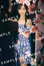 弓木奈於（乃木坂46）1st写真集「天使だったのか」有隣堂特典のポストカード画像（撮影：三瓶康友 / ワン・パブリッシング）