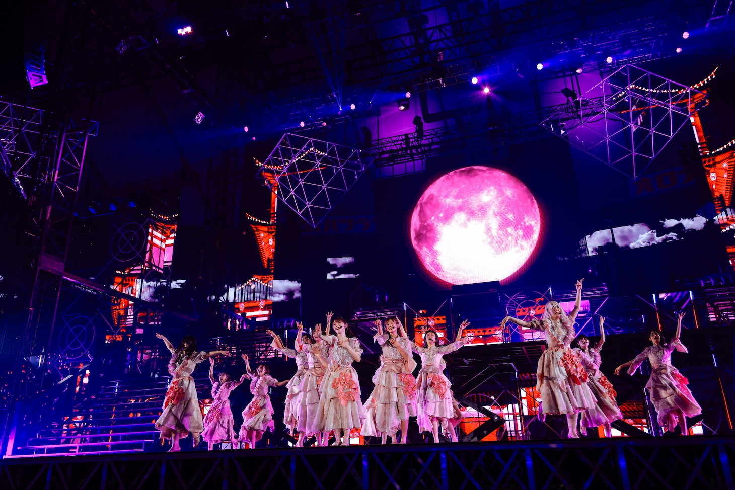「櫻坂46 4th ARENA TOUR 2024 新・櫻前線 -Go on back?- IN 東京ドーム」の様子。（撮影：上山陽介）
