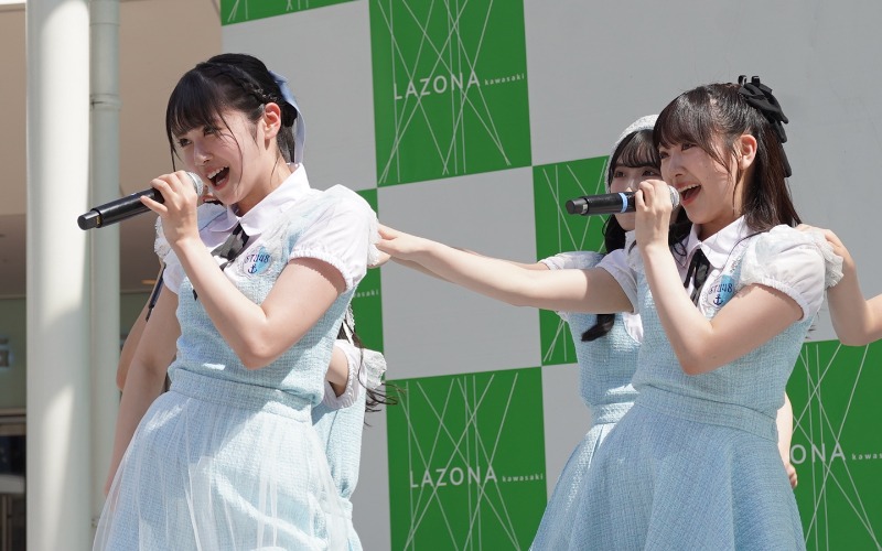 左から中村舞、石田千穂。(c)STU