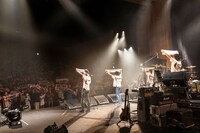 「ザ・クロマニヨンズ ツアー HEY! WONDER 2024」ファイナル公演の様子。（撮影：柴田恵理）
