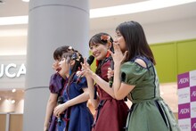 愛知・イオンモール大高でフリーライブを行うTEAM SHACHI。