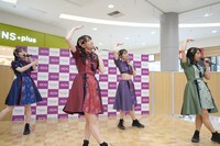 愛知・イオンモール大高でフリーライブを行うTEAM SHACHI。