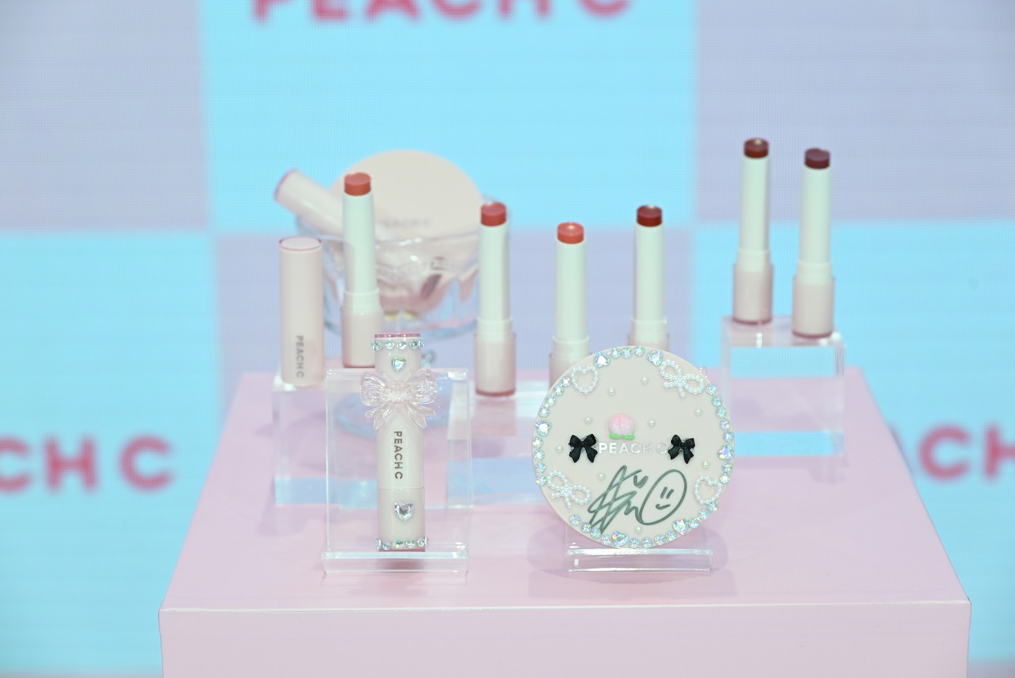 「ジューシーネクターリップスティック」を含むPEACH Cのアイテム。