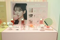 ポップアップストア「PEACH C PARLOR」の展示スペース。