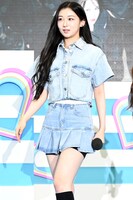 颯爽と登場するカエデ（tripleS）。