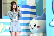 ちいかわ＆ハチワレを拍手で迎えるリン（tripleS）。