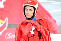 どさくさに紛れて「Travis Japan」ポーズをする向井康二ことマッサマン。