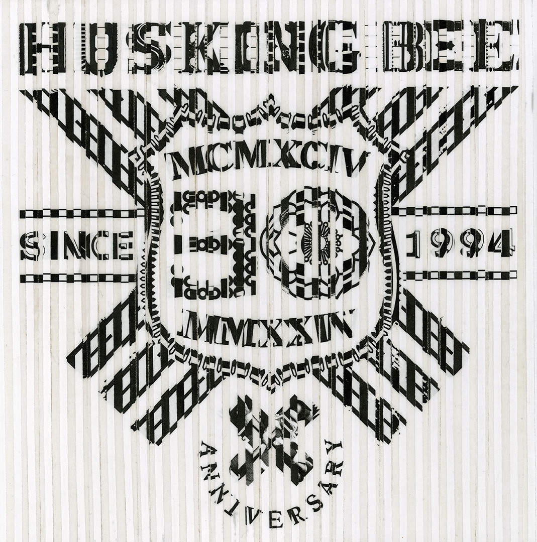 HUSKING BEEの結成30周年ロゴ。