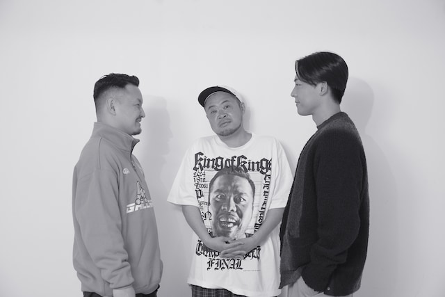 左から輪入道、サイプレス上野、KEN THE 390。