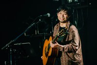 吉田結威（G, Vo）（撮影：松本いづみ）