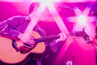 吉田結威（G, Vo）（撮影：松本いづみ）