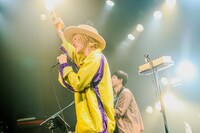 山田義孝（Vo）（撮影：松本いづみ）