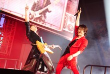 TAKURO（G）とTERU（Vo）。