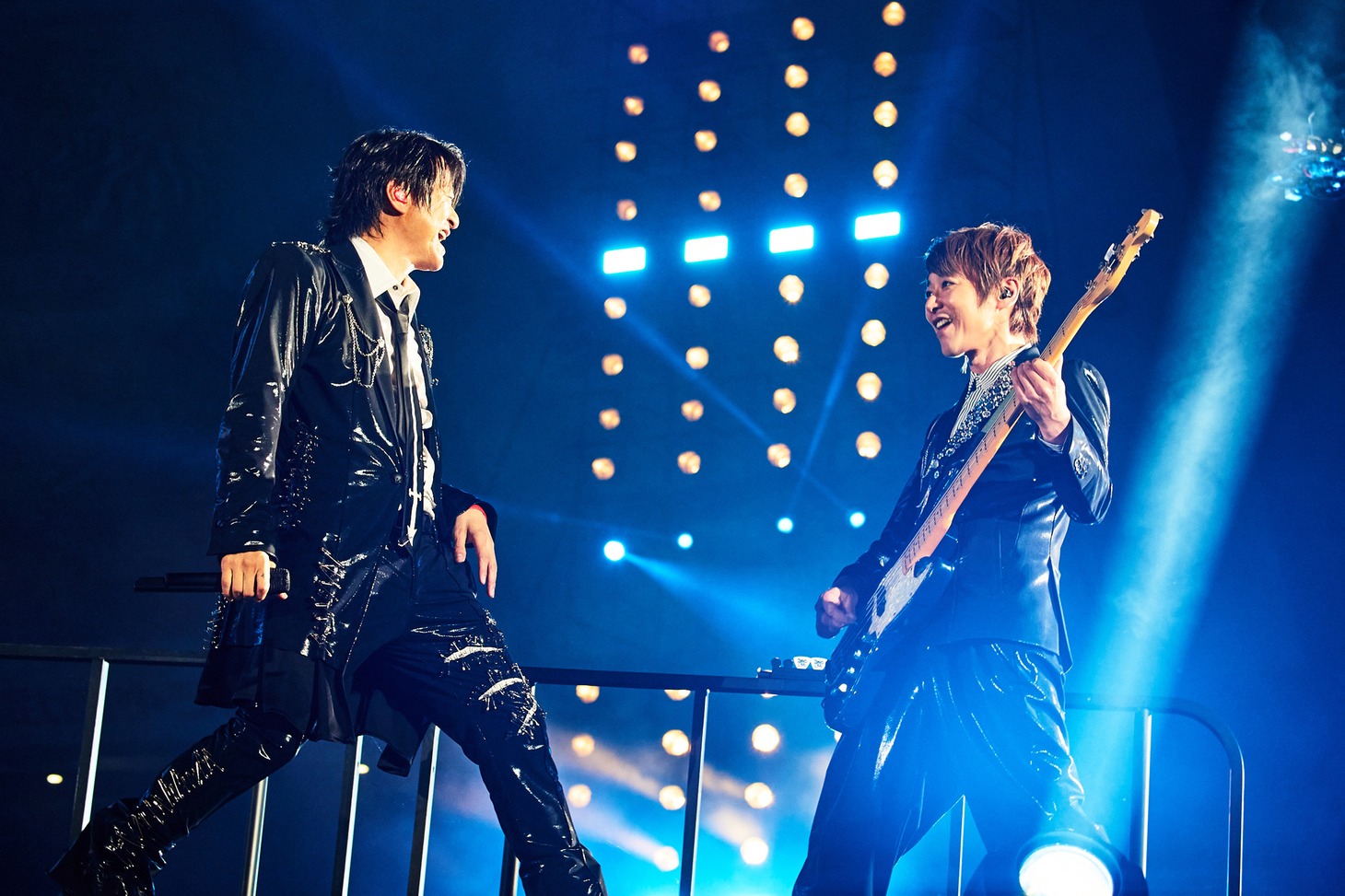 TERU（Vo）とJIRO（B）