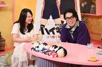 左からイワクラ、高比良くるま。(c)テレビ朝日