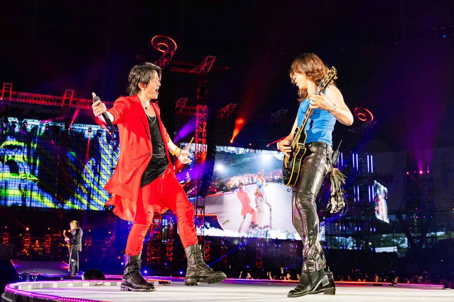 TERU（Vo）とTAKURO（G）。