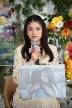 印象深いシーンを紹介する出口夏希。