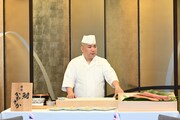 鮨かねさかの寿司職人。