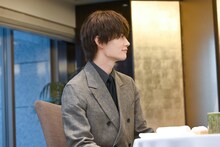 緊張気味の佐野勇斗（M!LK）。