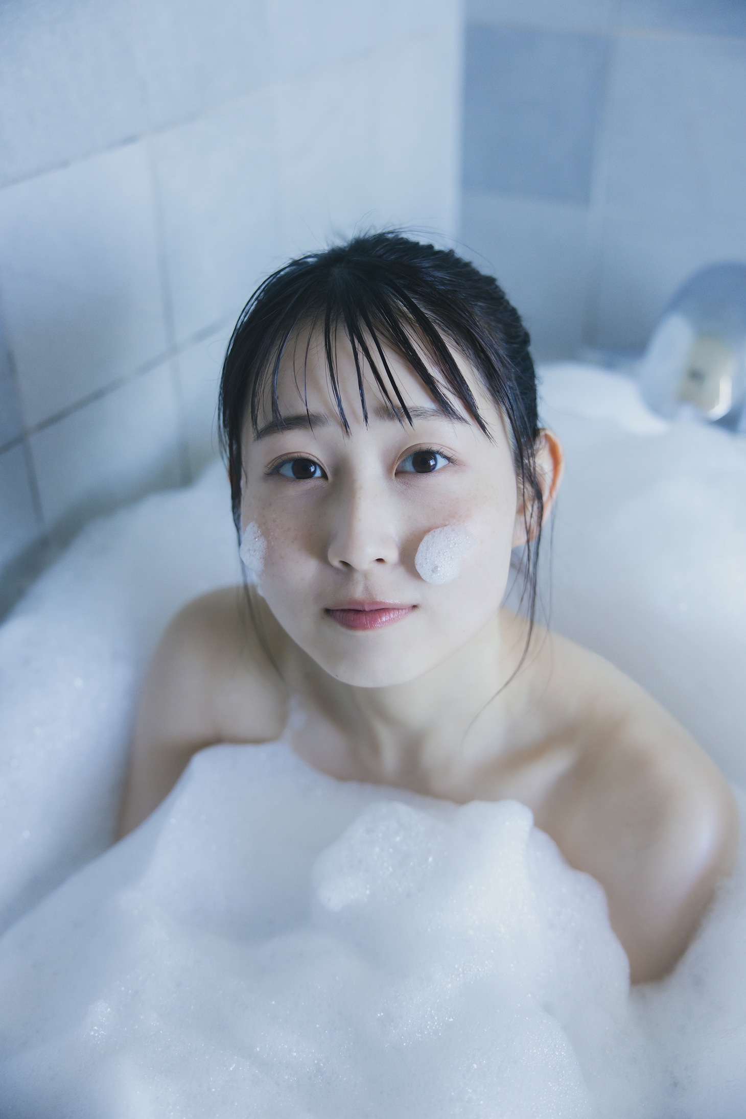 SKE48井上瑠夏の1st写真集より。