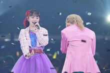 左から上國料萌衣、佐々木莉佳子。